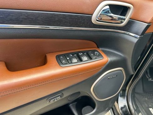 Used 2017 Jeep Grand Cherokee Summit w/ Platinum Series Group AWD/4WD image 19