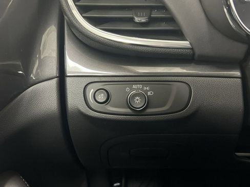 Used 2022 Buick Encore Preferred w/ Safety Package image 17