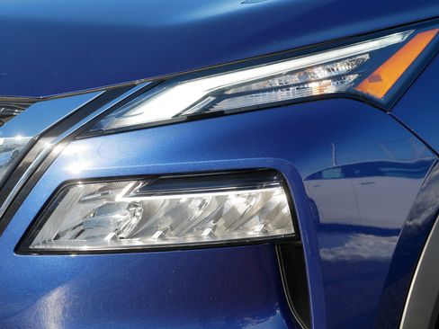 Certified 2022 Nissan Rogue SV image 16