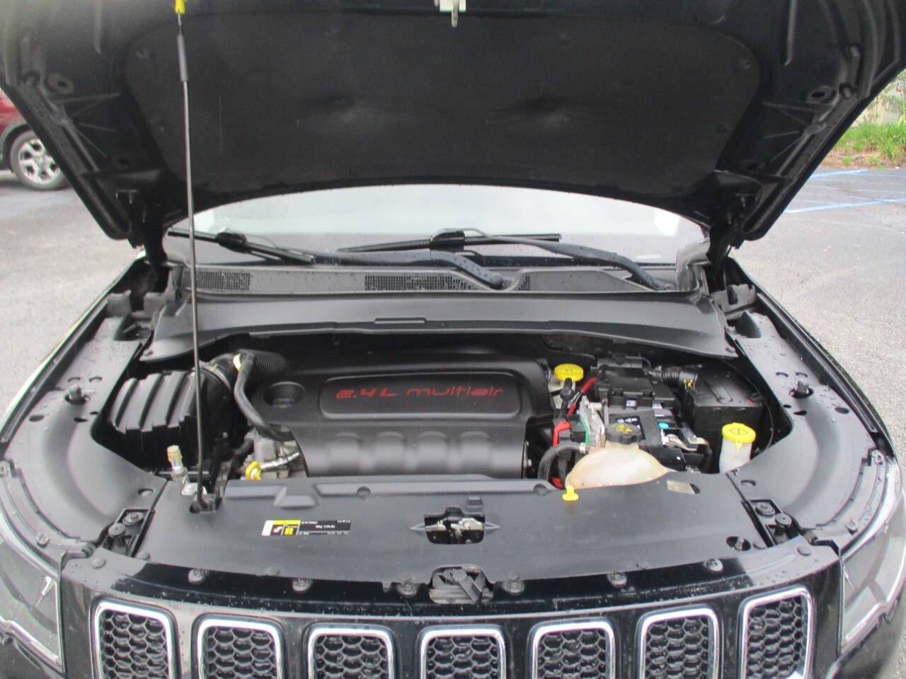Used 2018 Jeep Compass Latitude w/ Popular Equipment Group FWD image 33