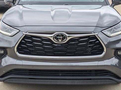 Used 2023 Toyota Highlander Limited AWD/4WD image 9