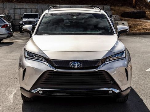 Used 2024 Toyota Venza XLE AWD/4WD image 2