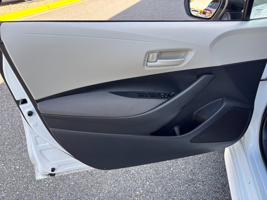 Used 2025 Toyota Corolla LE FWD image 15