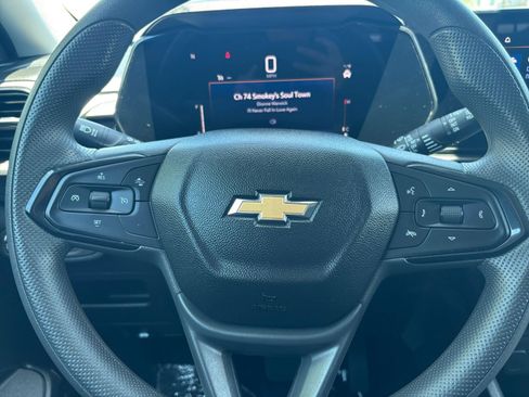 Used 2025 Chevrolet TrailBlazer LT FWD image 28