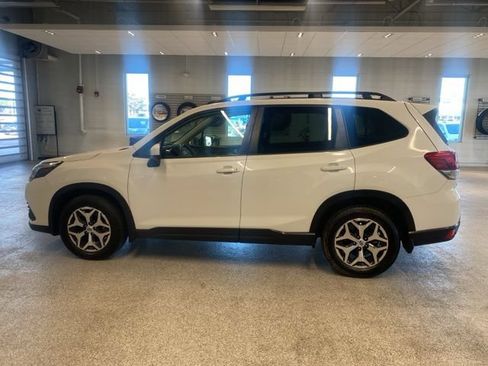 Used 2023 Subaru Forester Premium AWD/4WD image 12