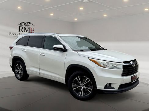 Used 2016 Toyota Highlander XLE AWD/4WD image 1