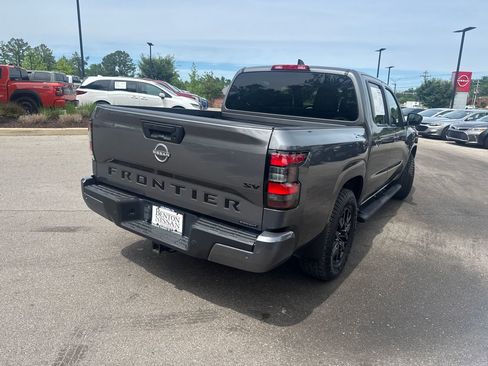 Used 2023 Nissan Frontier SV w/ Midnight Edition Package RWD image 7