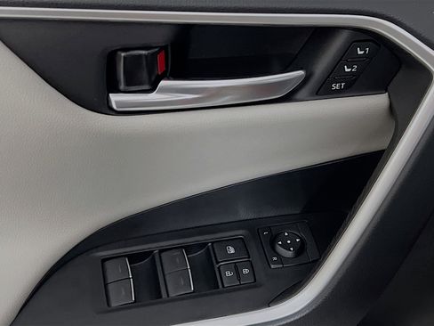 Used 2023 Toyota RAV4 Limited image 17