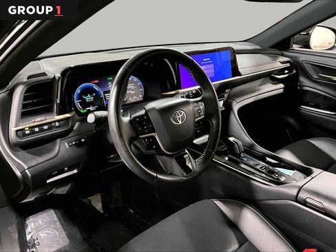 Certified 2025 Toyota Crown Signia AWD/4WD image 18