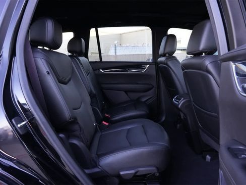 Used 2022 Cadillac XT6 Premium Luxury w/ Technology Package image 21