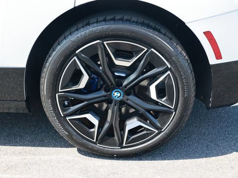 Used 2025 BMW iX xDrive50 AWD/4WD image 10