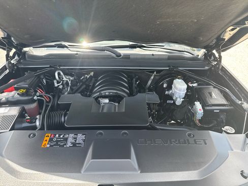 Used 2020 Chevrolet Suburban LT image 34