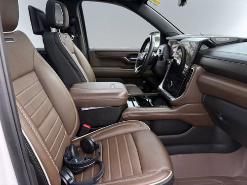 Used 2025 GMC Yukon XL Denali Ultimate w/ LPO, Floor Liner Package image 20