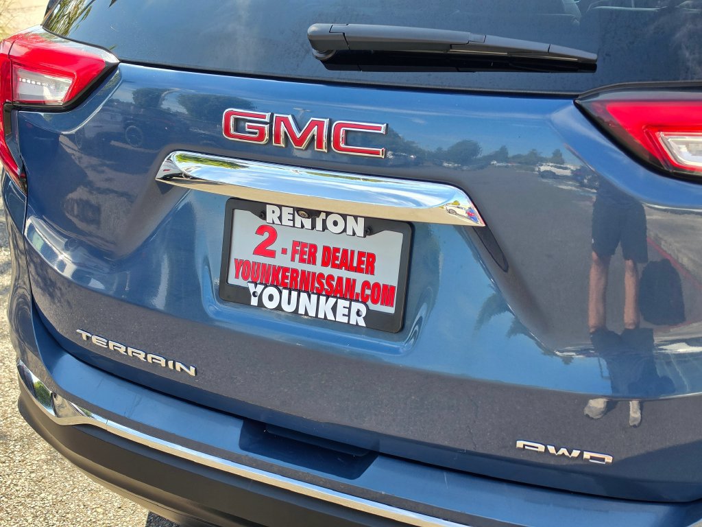 Used 2024 GMC Terrain SLT AWD/4WD image 13