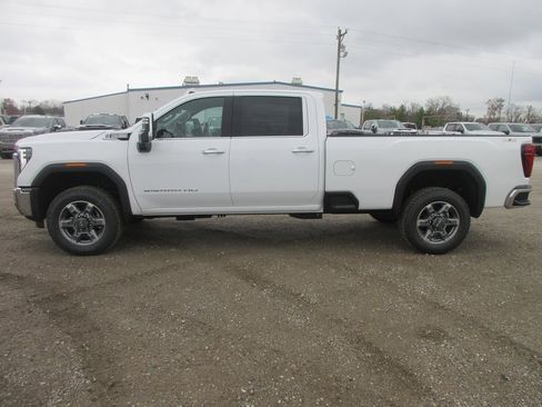 New 2026 GMC Sierra 3500 SLT image 10