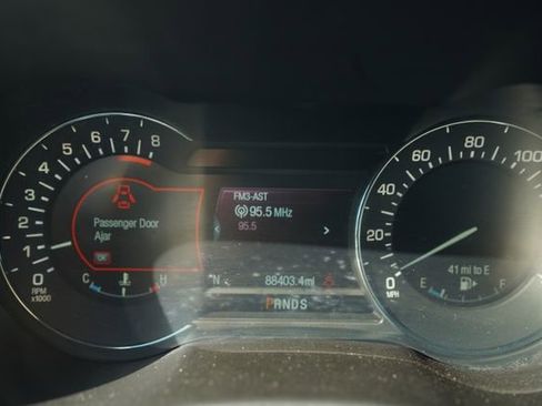 Used 2016 Lincoln MKC Reserve image 31