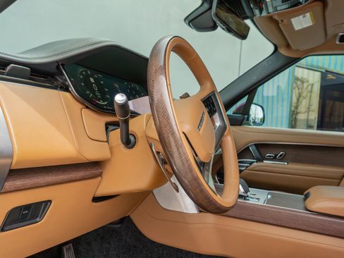 Used 2024 Land Rover Range Rover Long Wheelbase Autobiography image 18