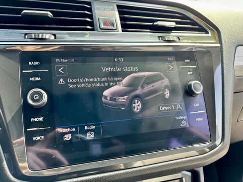 Used 2018 Volkswagen Tiguan SEL AWD/4WD image 35