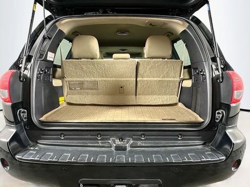 Used 2016 Toyota Sequoia Limited image 30