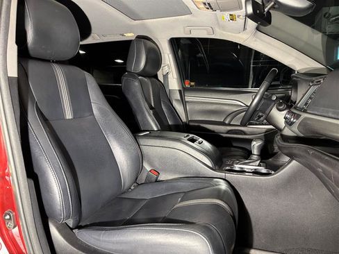 Used 2017 Toyota Highlander SE image 10