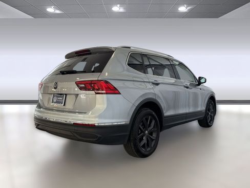 Certified 2024 Volkswagen Tiguan SE image 9