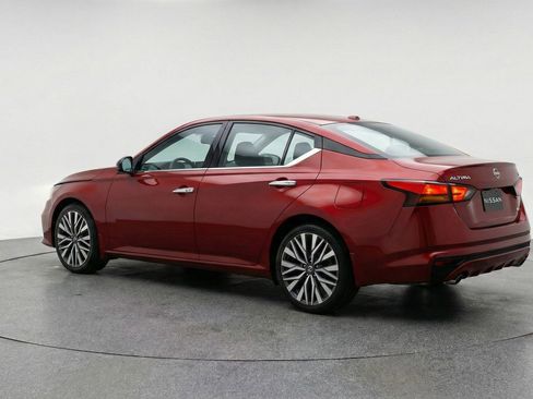 Used 2025 Nissan Altima 2.5 SV image 6
