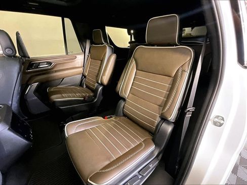 Used 2025 GMC Yukon Denali Ultimate AWD/4WD image 36