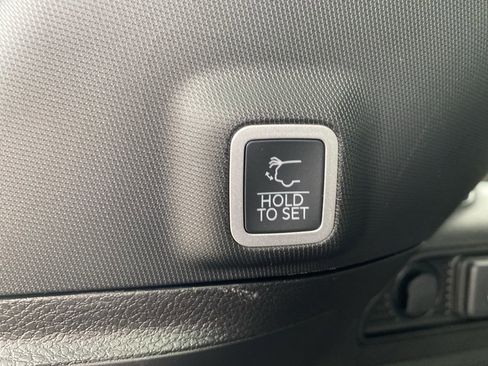 New 2025 Jeep Grand Cherokee Laredo X w/ Luxury Tech Group I image 15