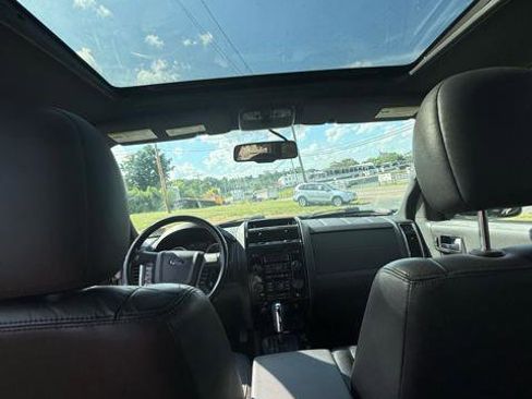 Used 2011 Ford Escape Limited w/ 301A Rapid Spec Order Code FWD image 15
