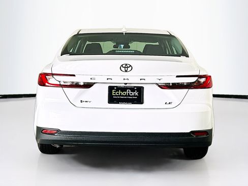 Used 2025 Toyota Camry LE image 7