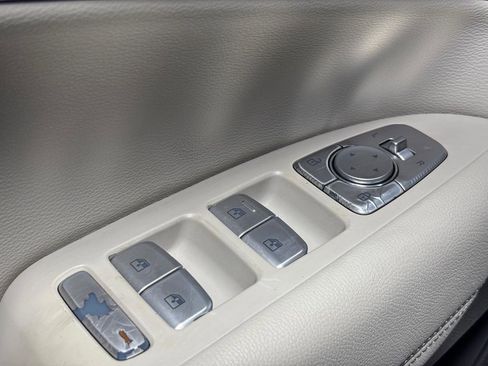 Used 2019 Genesis G70 2.0T Advanced image 33