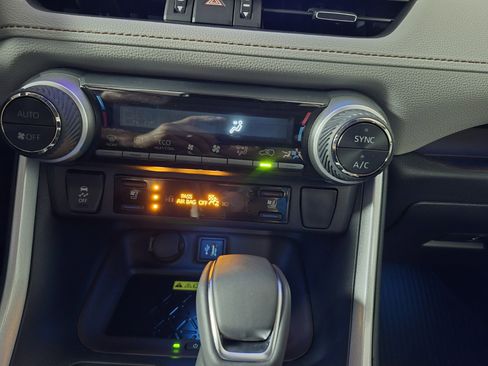 New 2025 Toyota RAV4 Limited image 26