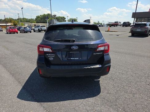Used 2018 Subaru Outback 2.5i Premium AWD/4WD image 3