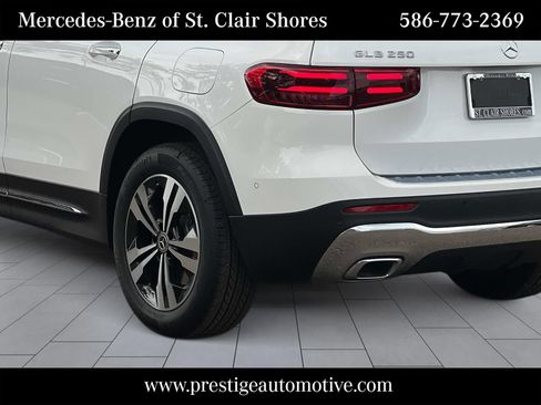 Certified 2026 Mercedes-Benz GLB 250 4MATIC image 4