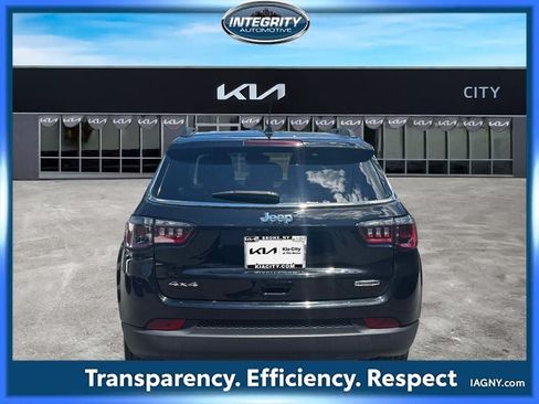 Used 2022 Jeep Compass Latitude AWD/4WD image 6