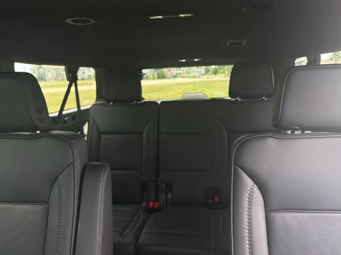 Used 2025 GMC Yukon XL Denali AWD/4WD image 26