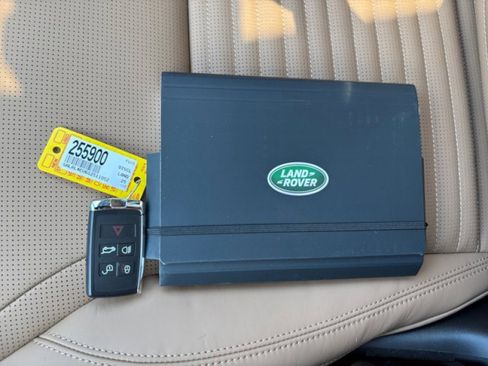 New 2025 Land Rover Discovery Dynamic SE image 22