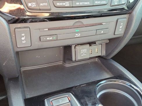 Used 2018 Honda Pilot Touring image 24