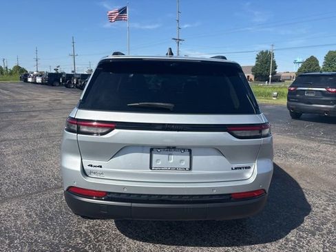 Used 2023 Jeep Grand Cherokee Limited w/ Luxury Tech Group II AWD/4WD image 9