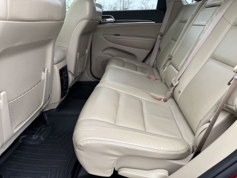 Used 2017 Jeep Grand Cherokee Limited image 8