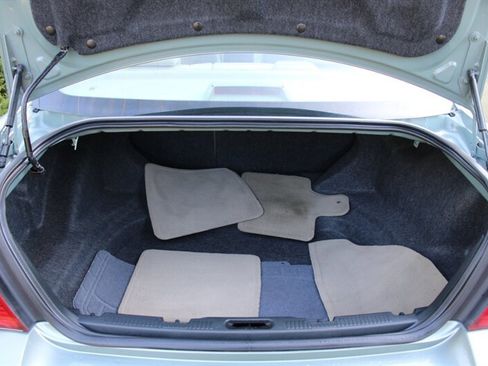 Used 2005 Ford Five Hundred SEL image 16