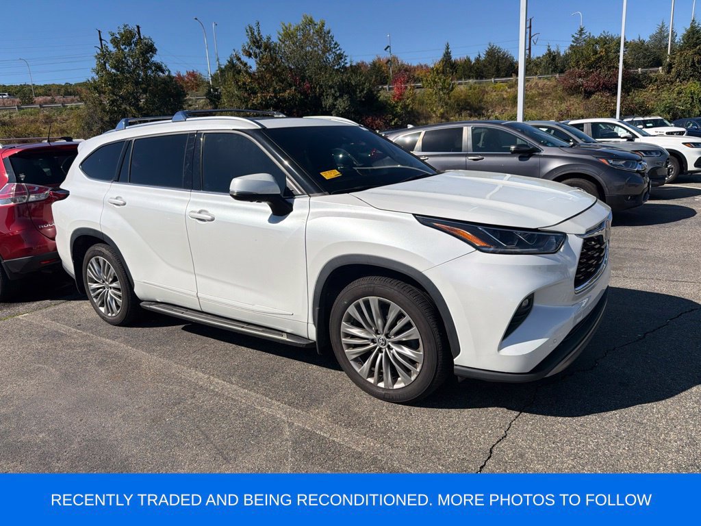 Used 2022 Toyota Highlander Platinum AWD/4WD image 1