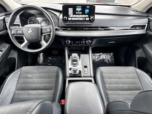 Used 2024 Mitsubishi Outlander SE image 21