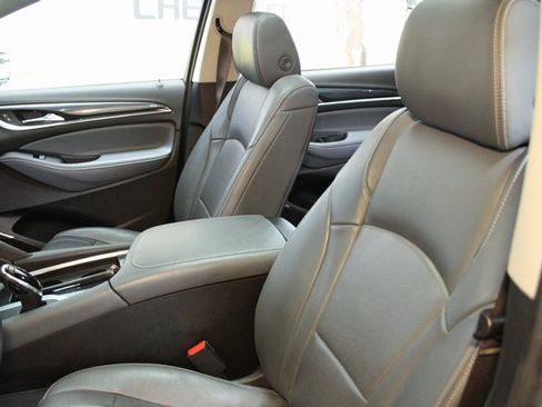 Used 2019 Buick Enclave Essence image 19