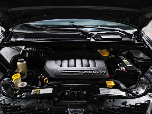 Used 2018 Dodge Grand Caravan SXT FWD image 44