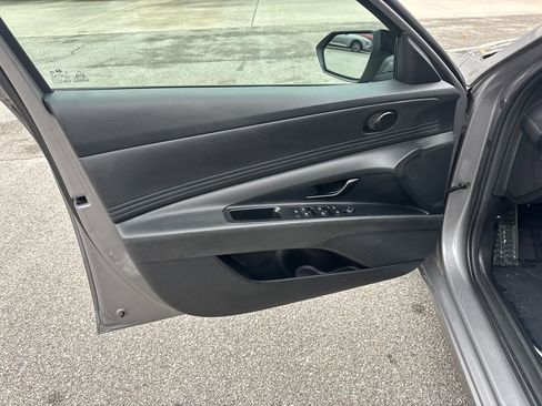 Used 2025 Hyundai Elantra Sport image 10