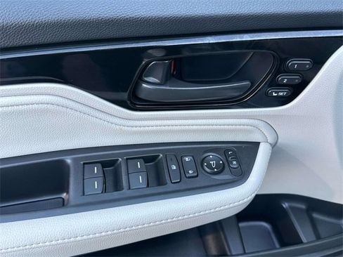 Certified 2025 Honda Odyssey Touring image 13