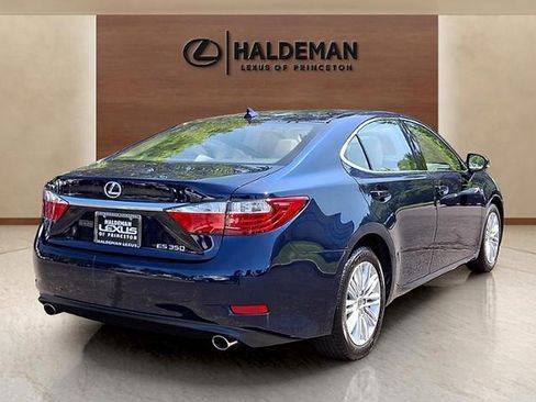 Used 2014 Lexus ES 350 w/ Luxury Package FWD image 6