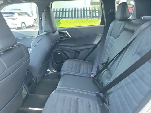 New 2026 Mitsubishi Outlander SE FWD image 13