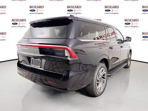 New 2026 Lincoln Navigator L Premier AWD/4WD image 8